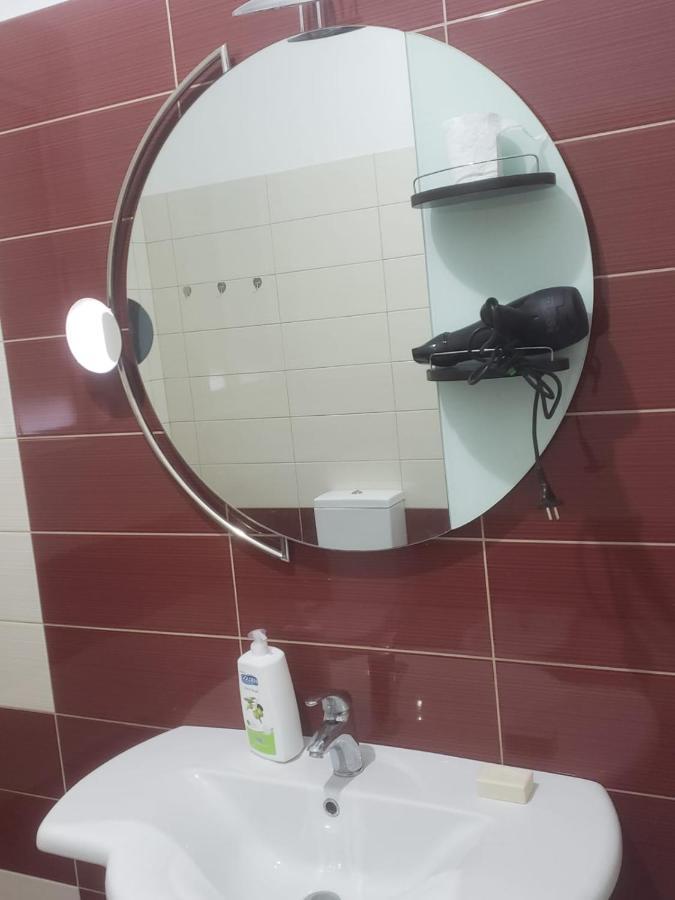 Hostel Oakland Tiran Dış mekan fotoğraf