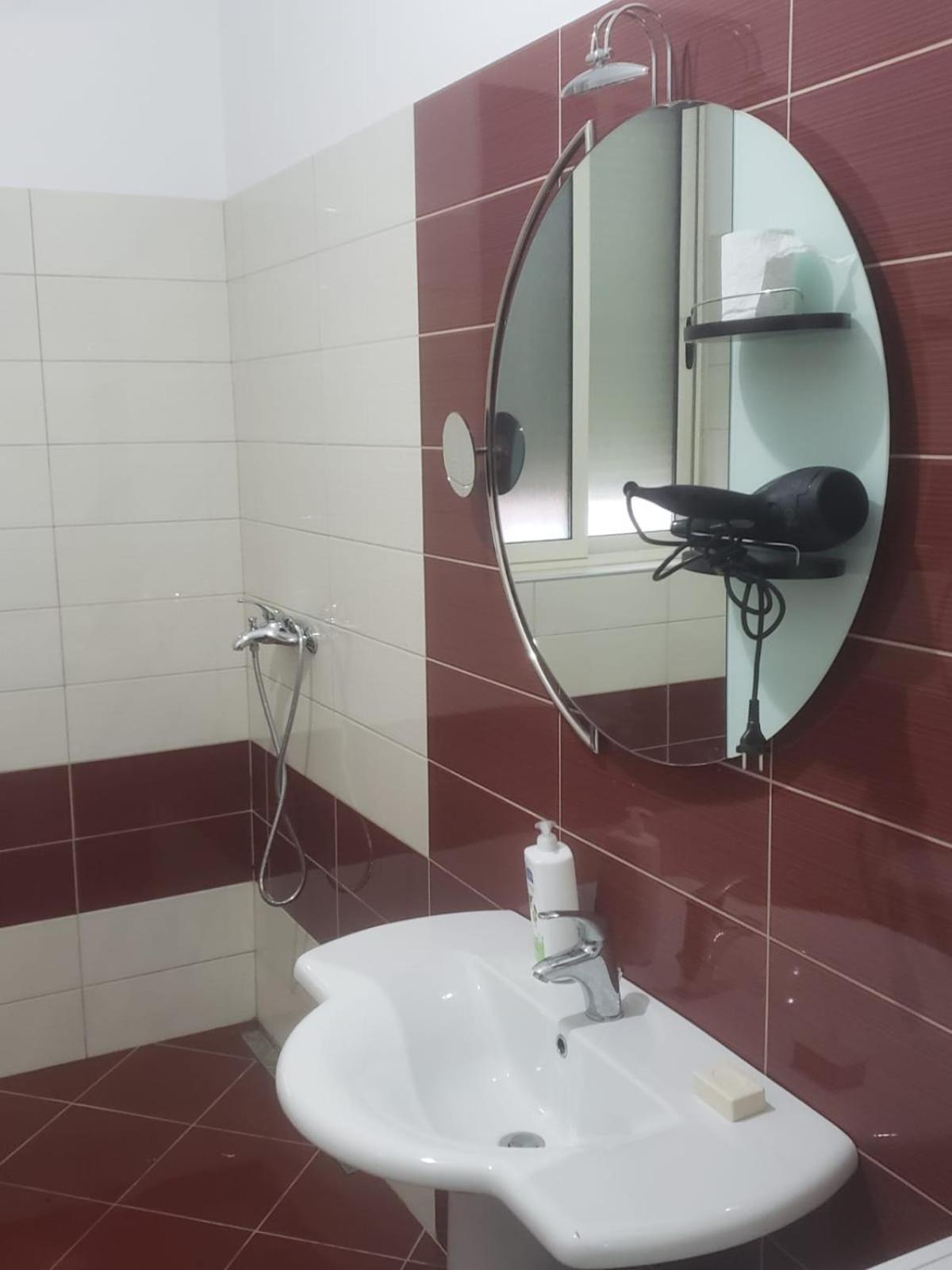 Hostel Oakland Tiran Dış mekan fotoğraf